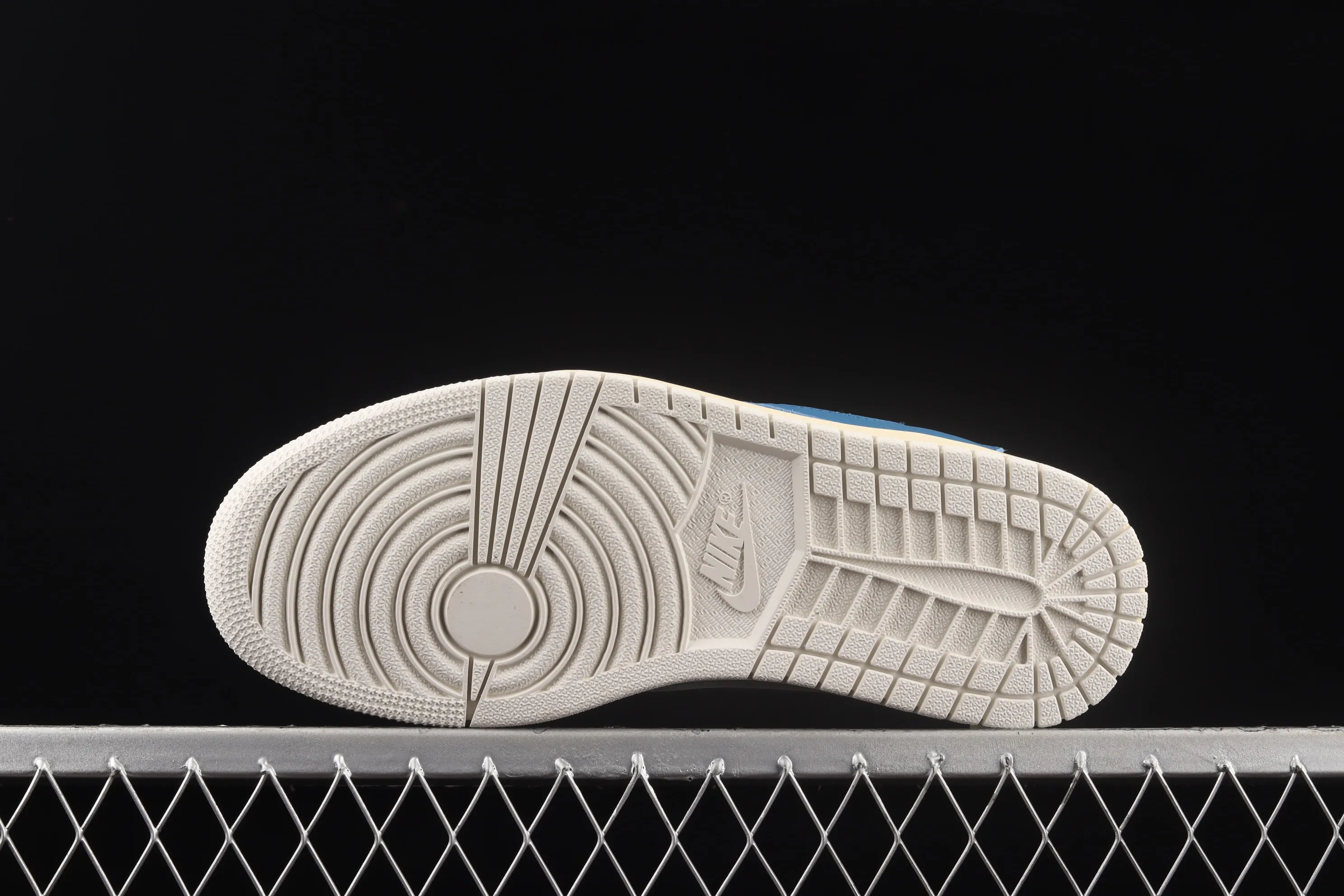 All categories Air Jordan Jordan series basketball shoes Air Jordan 1 Low Travis Scott x Air Jordan 1 Low AJ1 Joe 1 raw rubber white and blue inverted hook low-top cultural sneakers CQ3277-100